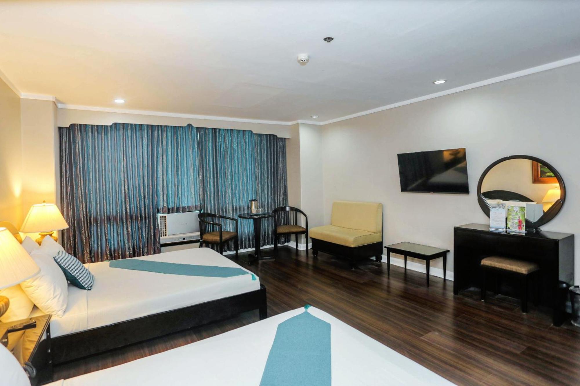 Holiday Plaza Hotel - Cebu Exterior foto