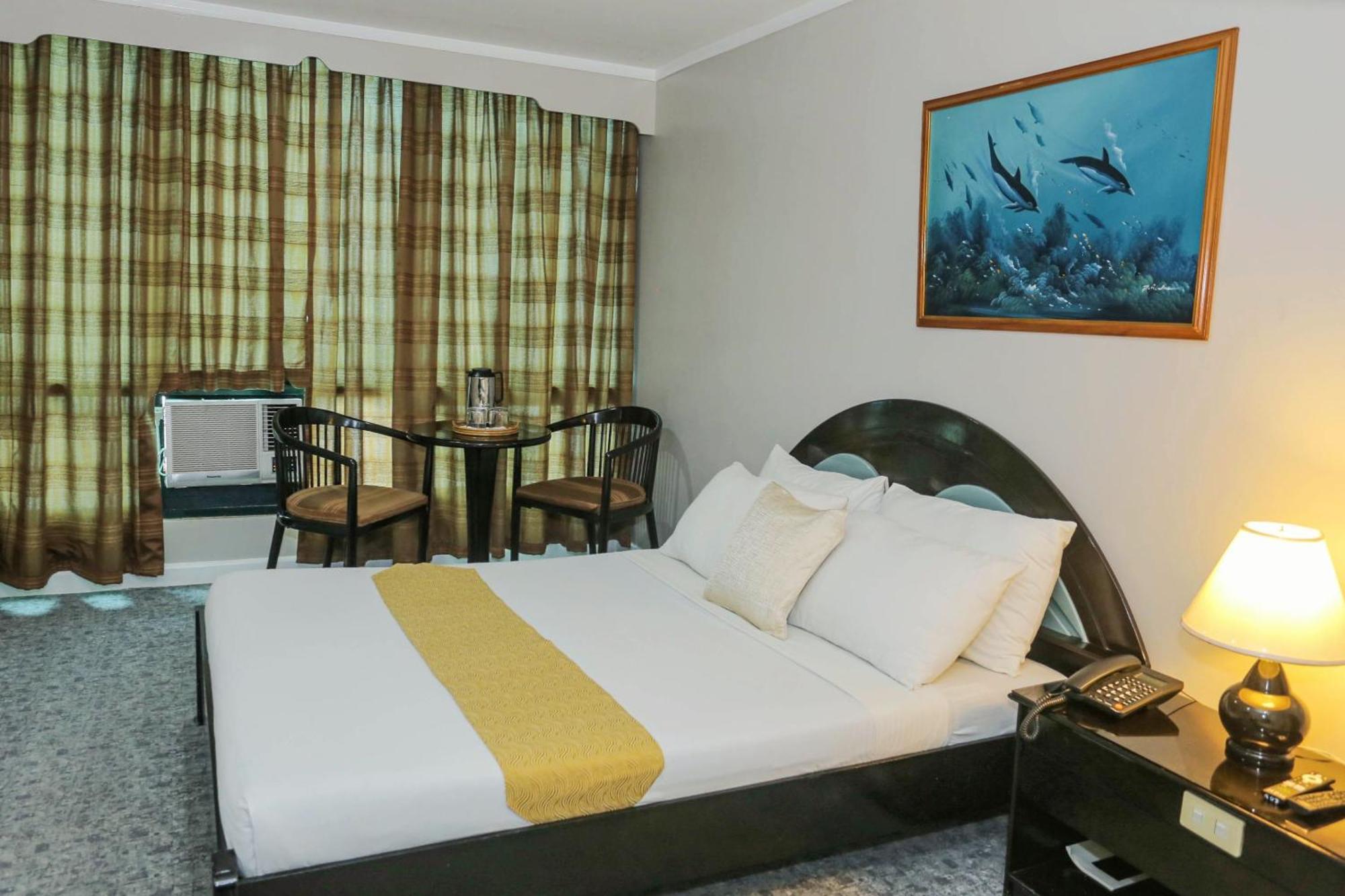 Holiday Plaza Hotel - Cebu Exterior foto