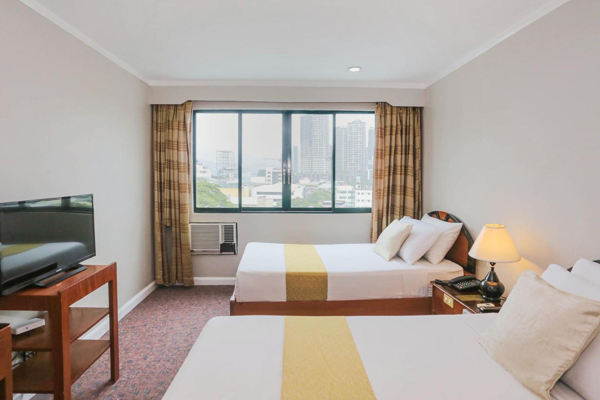 Holiday Plaza Hotel - Cebu Exterior foto