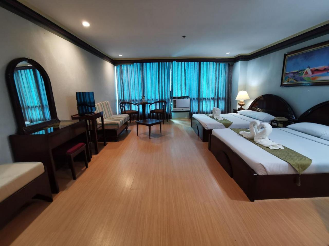 Holiday Plaza Hotel - Cebu Exterior foto