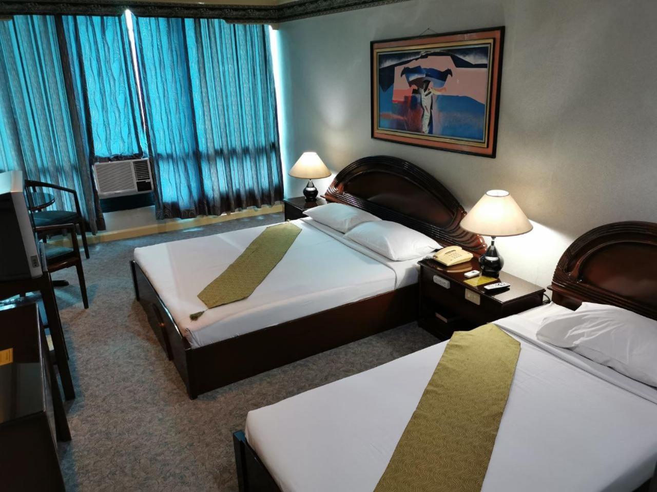 Holiday Plaza Hotel - Cebu Exterior foto