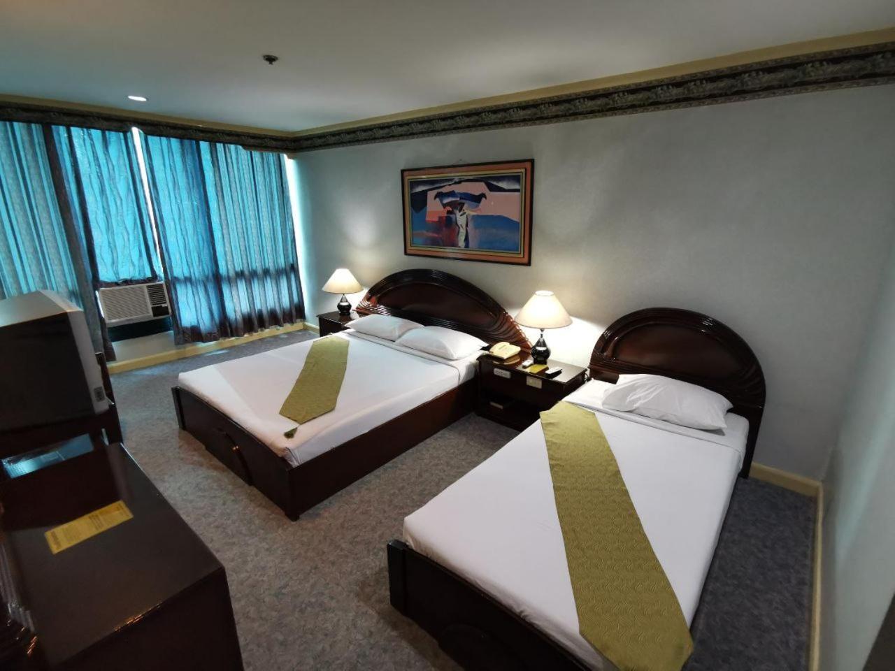 Holiday Plaza Hotel - Cebu Exterior foto